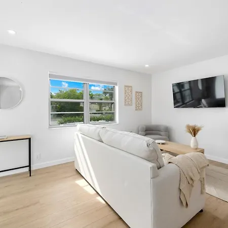 M Lake Worth Beach - Modern Villas Near West Palm Beach, Chic Retro Vibes, King Bed, Cozy Backyard, Bbq, Workspace, High-Speed Internet, Free Parking, 5 Minutes To Downtown & Beach Exterior foto