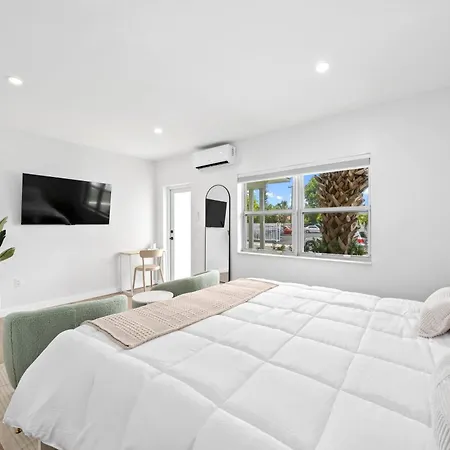 M Lake Worth Beach - Modern Villas Near West Palm Beach, Chic Retro Vibes, King Bed, Cozy Backyard, Bbq, Workspace, High-Speed Internet, Free Parking, 5 Minutes To Downtown & Beach Exterior foto