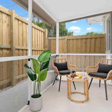M Lake Worth Beach - Modern Villas Near West Palm Beach, Chic Retro Vibes, King Bed, Cozy Backyard, Bbq, Workspace, High-Speed Internet, Free Parking, 5 Minutes To Downtown & Beach Exterior foto