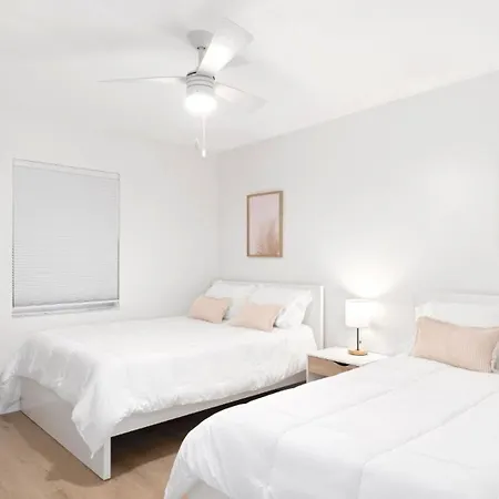 M Lake Worth Beach - Modern Villas Near West Palm Beach, Chic Retro Vibes, King Bed, Cozy Backyard, Bbq, Workspace, High-Speed Internet, Free Parking, 5 Minutes To Downtown & Beach Exterior foto