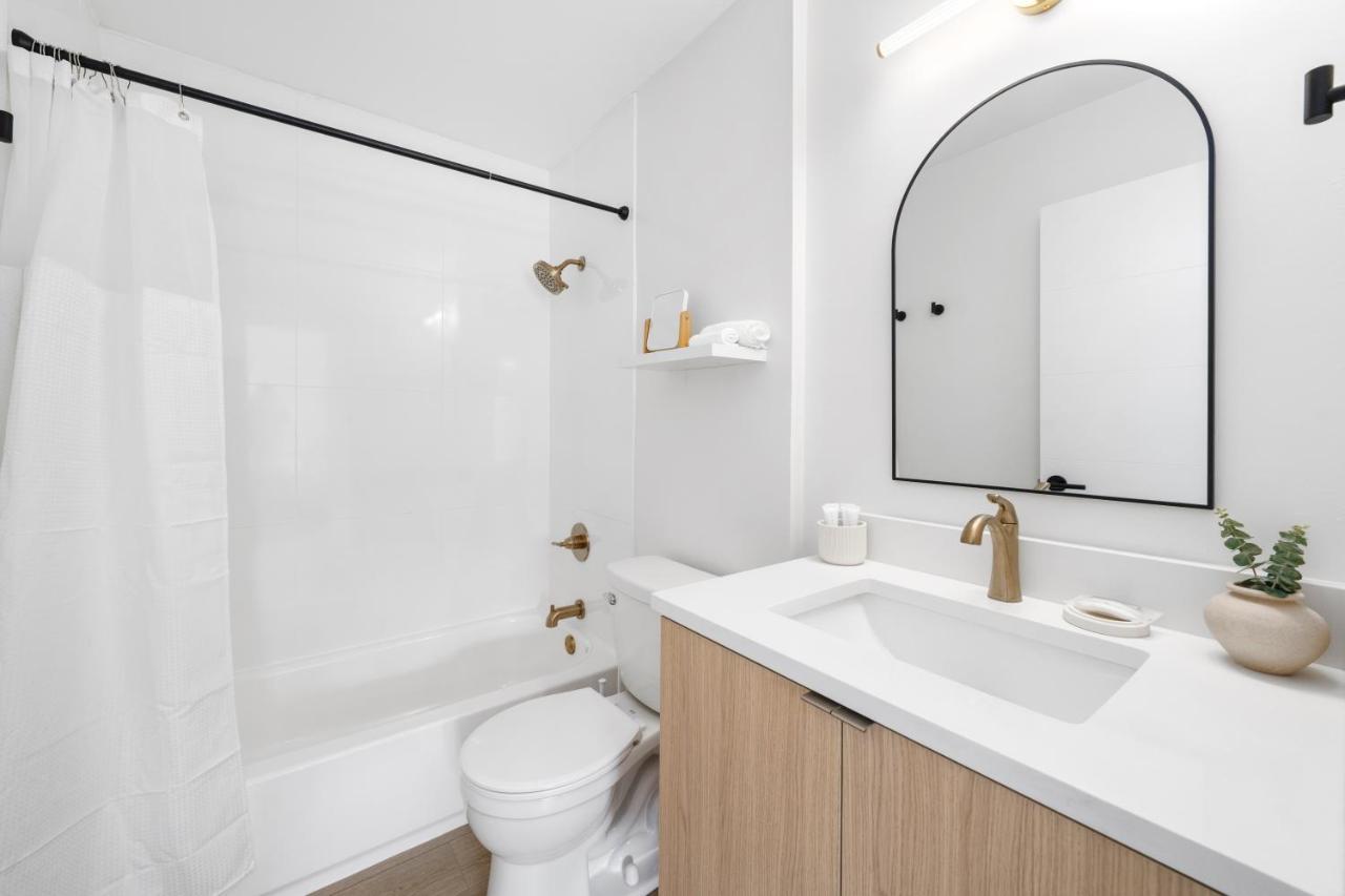 Appartement M Worth - Modern Near West Palm Beach, Chic Retro Vibes, King Bed, Cozy Backyard, Bbq, Workspace, High-speed Internet, Free Parking, 5 Minutes To Downtown & *