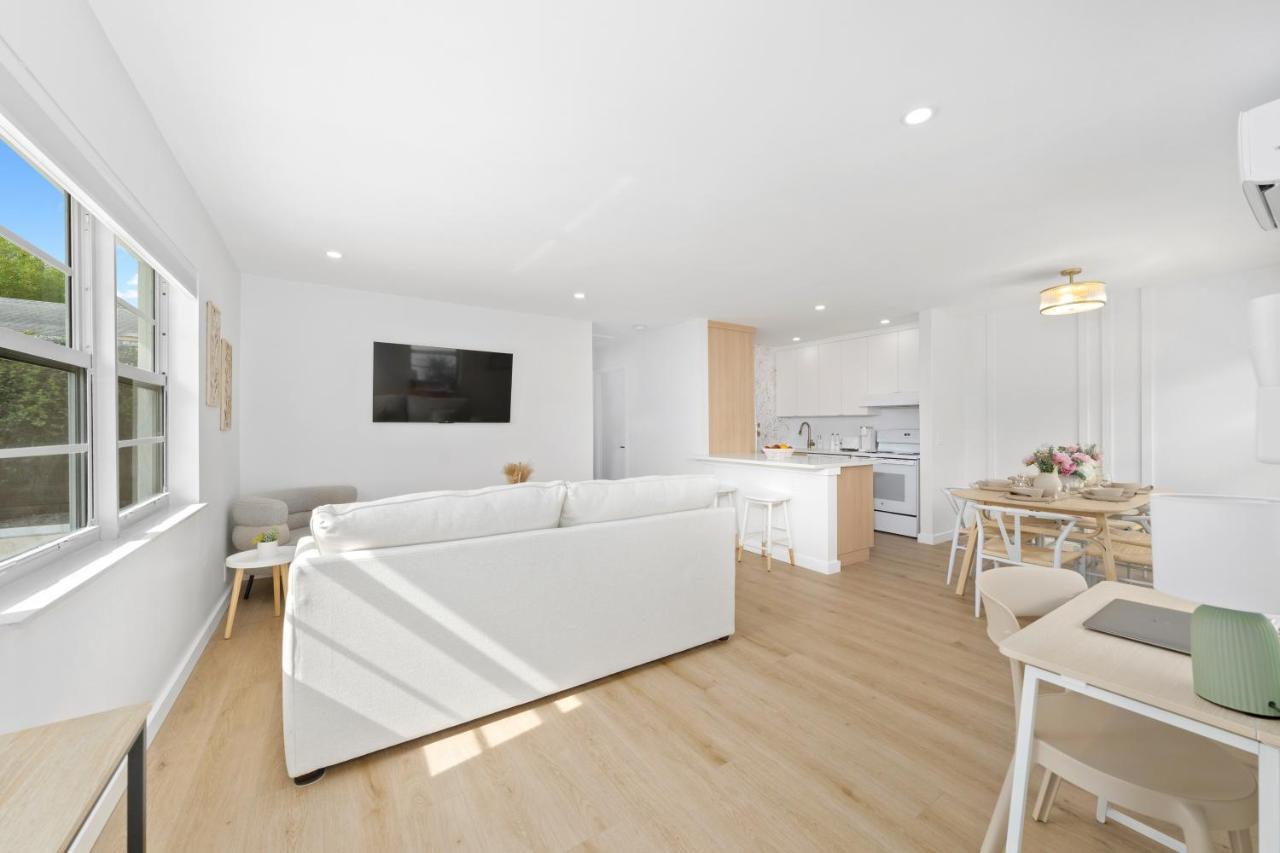 M Worth - Modern Near West Palm Beach, Chic Retro Vibes, King Bed, Cozy Backyard, Bbq, Workspace, High-speed Internet, Free Parking, 5 Minutes To Downtown & *