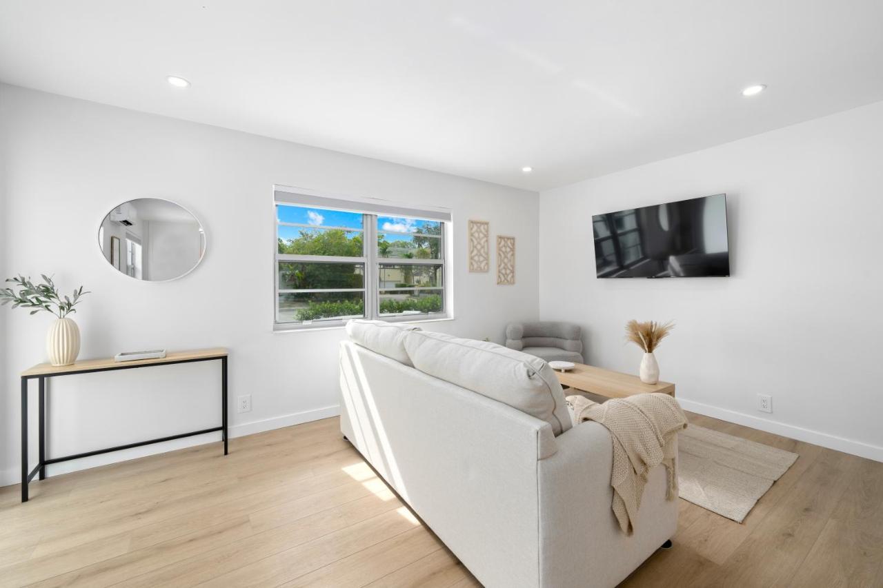 Appartement M Worth - Modern Near West Palm Beach, Chic Retro Vibes, King Bed, Cozy Backyard, Bbq, Workspace, High-speed Internet, Free Parking, 5 Minutes To Downtown &