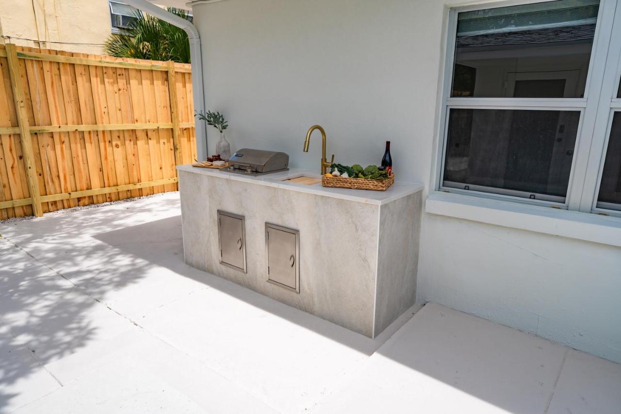M Worth - Modern Near West Palm Beach, Chic Retro Vibes, King Bed, Cozy Backyard, Bbq, Workspace, High-speed Internet, Free Parking, 5 Minutes To Downtown & Lake Worth Beach