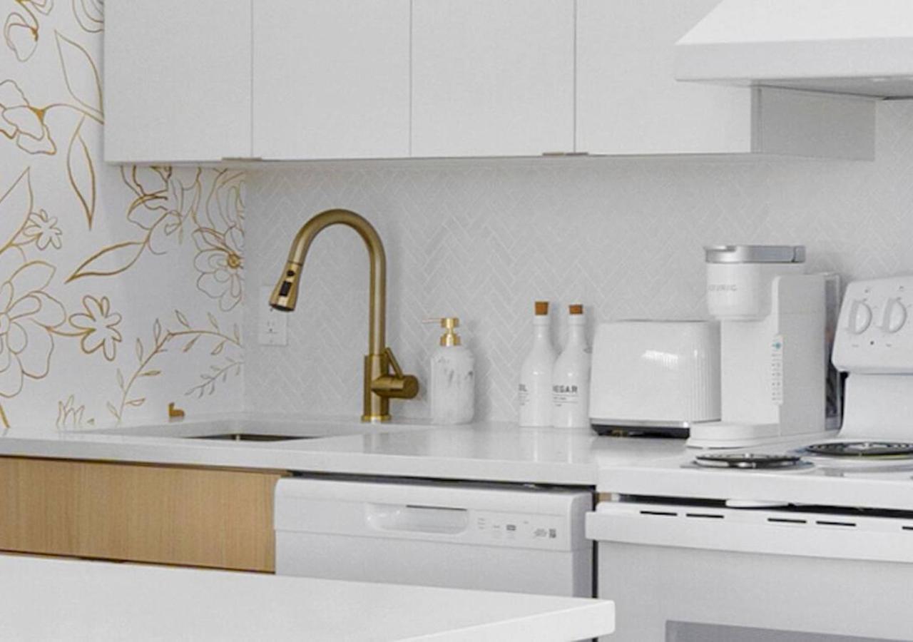 M Worth - Modern Near West Palm Beach, Chic Retro Vibes, King Bed, Cozy Backyard, Bbq, Workspace, High-speed Internet, Free Parking, 5 Minutes To Downtown &