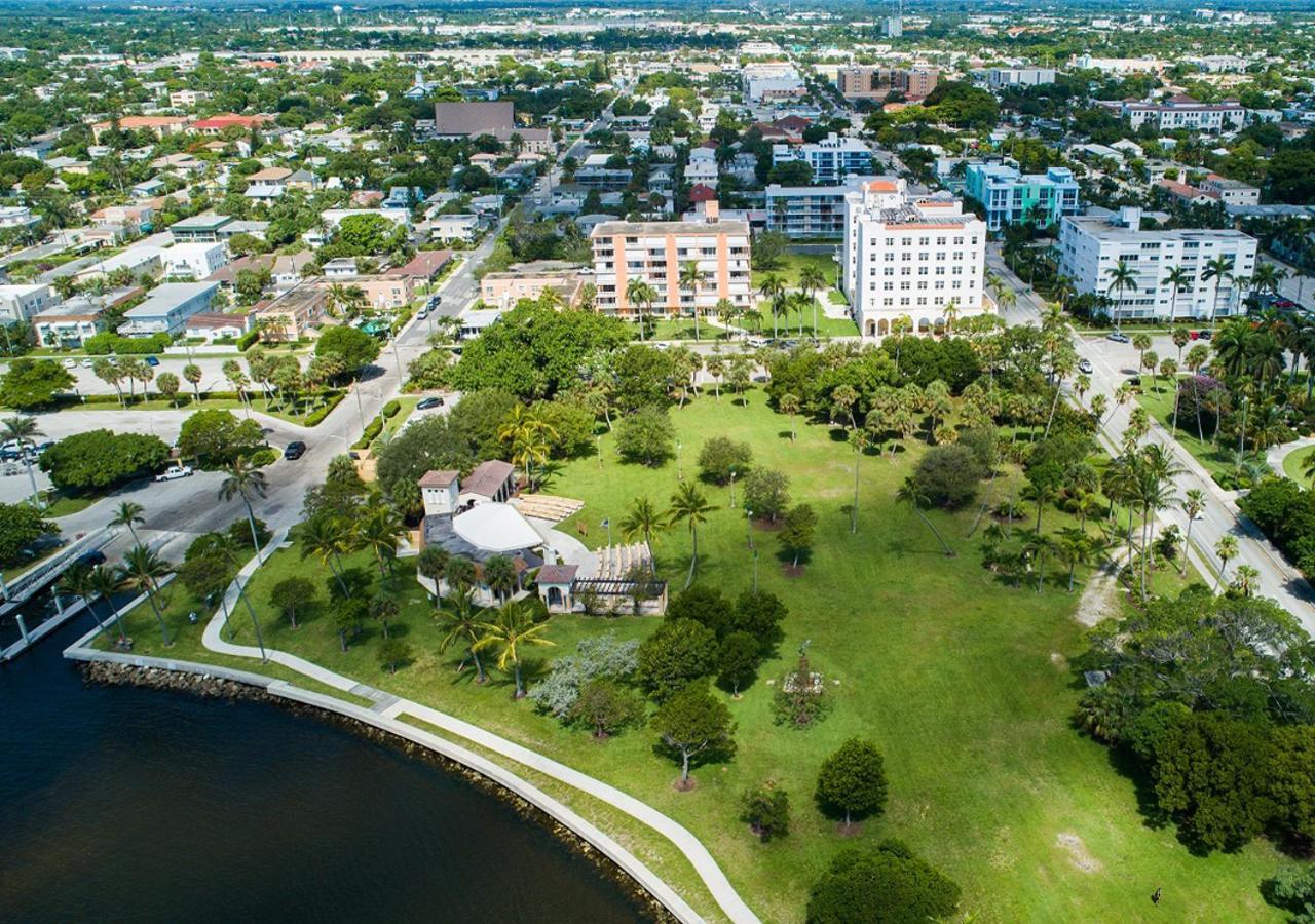 M Worth - Modern Near West Palm Beach, Chic Retro Vibes, King Bed, Cozy Backyard, Bbq, Workspace, High-speed Internet, Free Parking, 5 Minutes To Downtown & Appartement Lake Worth Beach