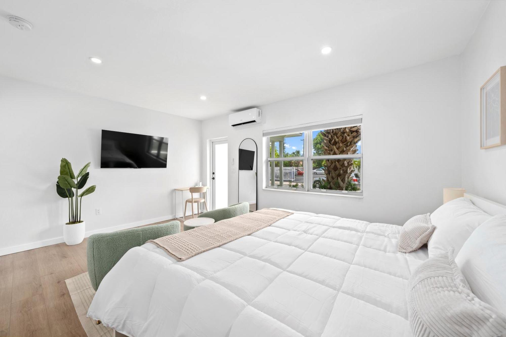 M Worth - Modern Near West Palm Beach, Chic Retro Vibes, King Bed, Cozy Backyard, Bbq, Workspace, High-speed Internet, Free Parking, 5 Minutes To Downtown & Appartement