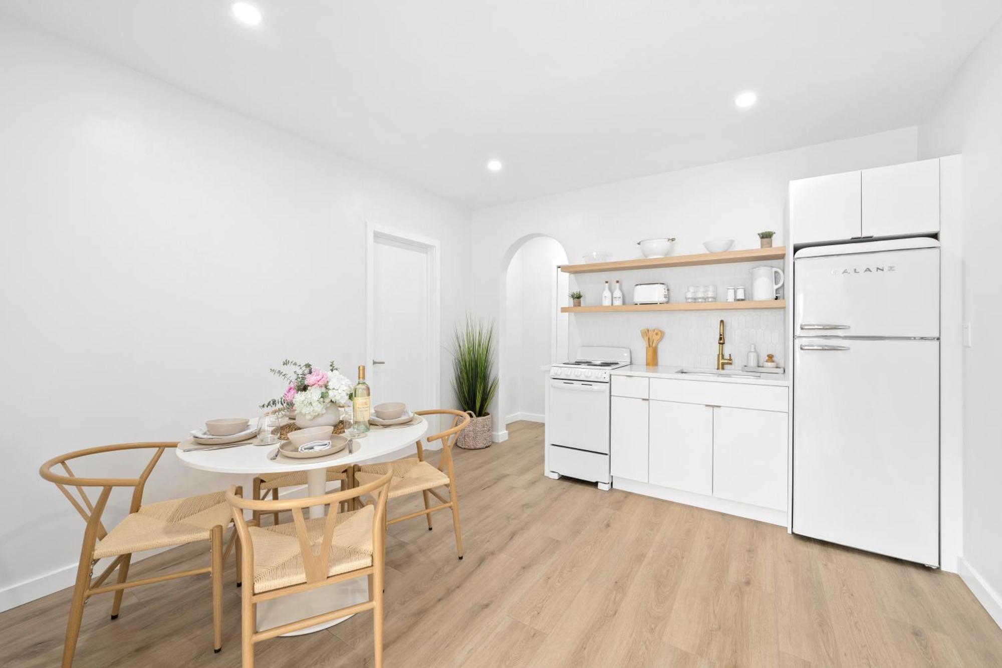 M Worth - Modern Near West Palm Beach, Chic Retro Vibes, King Bed, Cozy Backyard, Bbq, Workspace, High-speed Internet, Free Parking, 5 Minutes To Downtown & Appartement
