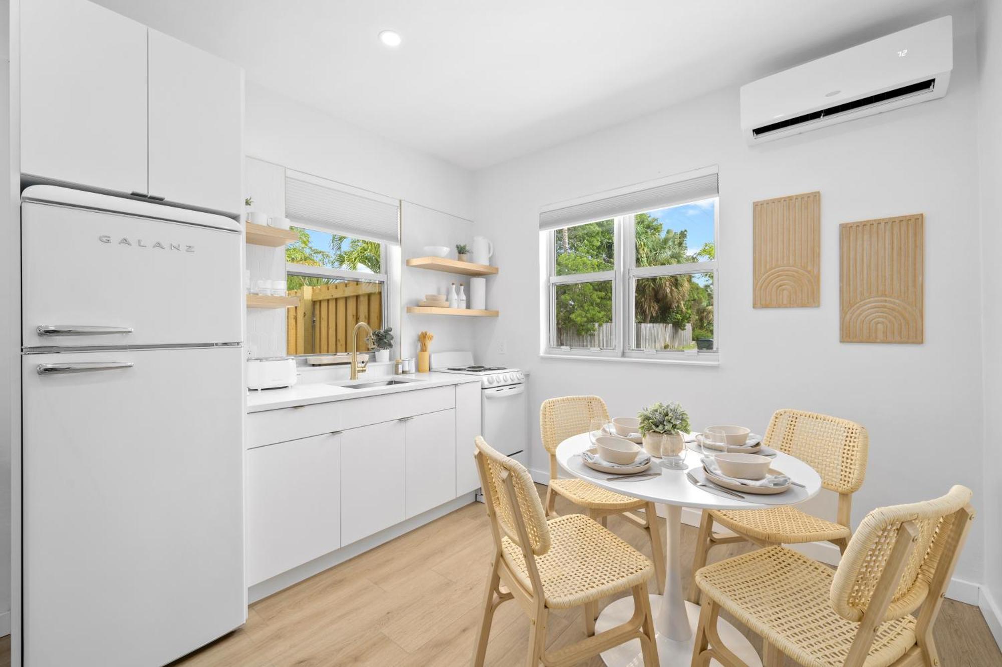 M Worth - Modern Near West Palm Beach, Chic Retro Vibes, King Bed, Cozy Backyard, Bbq, Workspace, High-speed Internet, Free Parking, 5 Minutes To Downtown & Appartement
