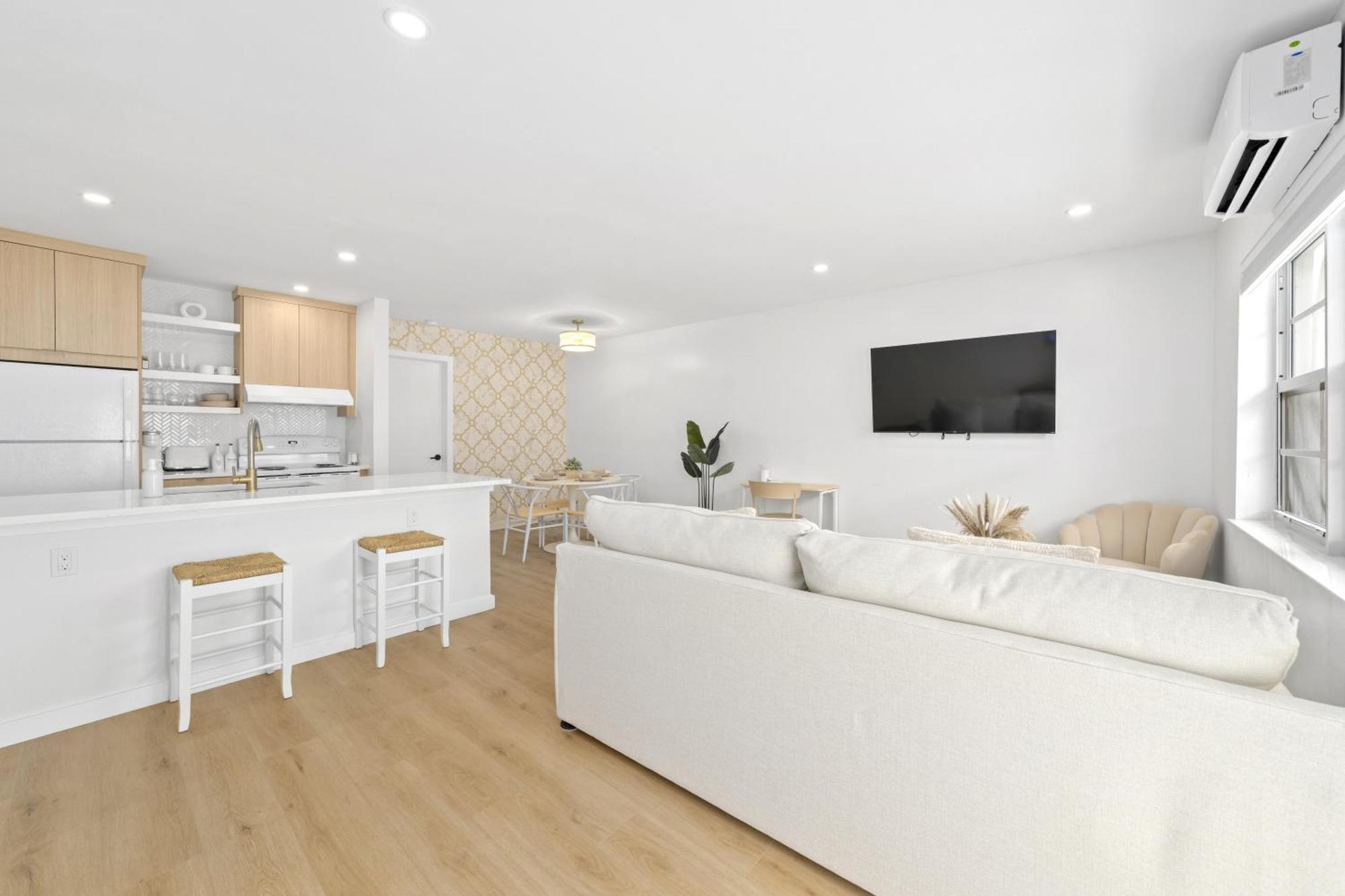 Appartement M Worth - Modern Near West Palm Beach, Chic Retro Vibes, King Bed, Cozy Backyard, Bbq, Workspace, High-speed Internet, Free Parking, 5 Minutes To Downtown & Lake Worth Beach