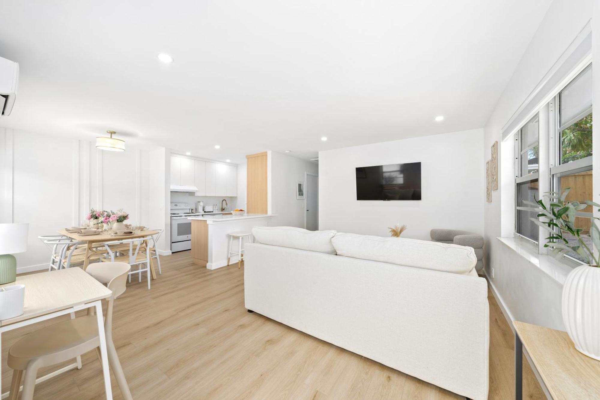 M Worth - Modern Near West Palm Beach, Chic Retro Vibes, King Bed, Cozy Backyard, Bbq, Workspace, High-speed Internet, Free Parking, 5 Minutes To Downtown &