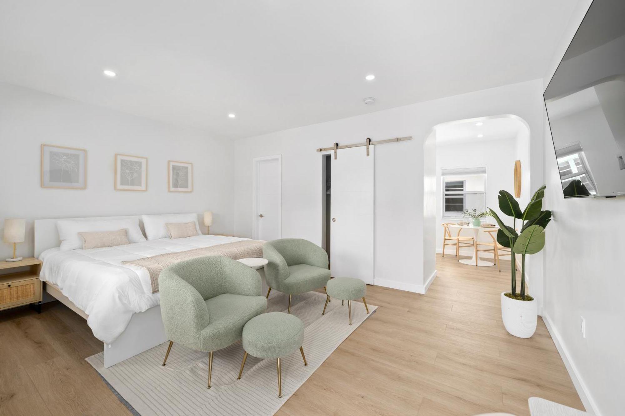 M Worth - Modern Near West Palm Beach, Chic Retro Vibes, King Bed, Cozy Backyard, Bbq, Workspace, High-speed Internet, Free Parking, 5 Minutes To Downtown & Appartement