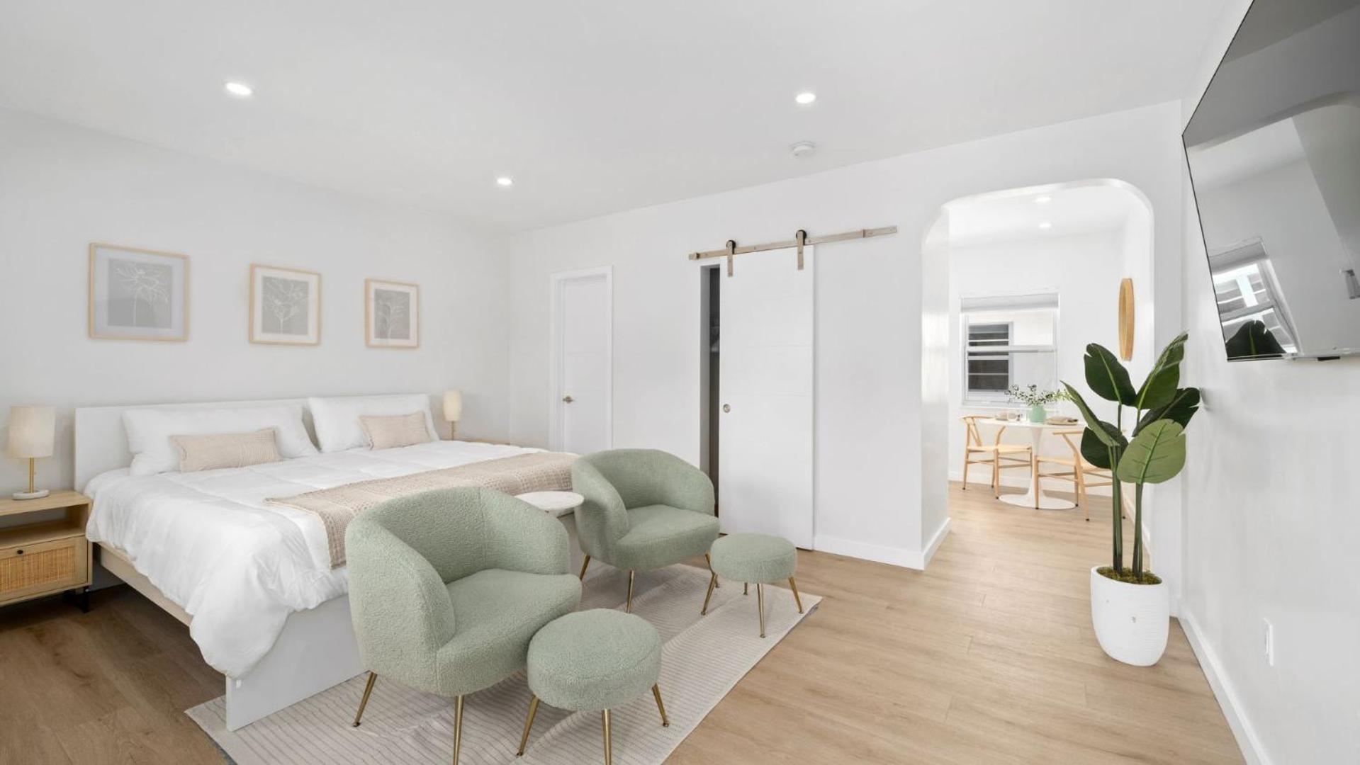 M Worth - Modern Near West Palm Beach, Chic Retro Vibes, King Bed, Cozy Backyard, Bbq, Workspace, High-speed Internet, Free Parking, 5 Minutes To Downtown & Appartement *