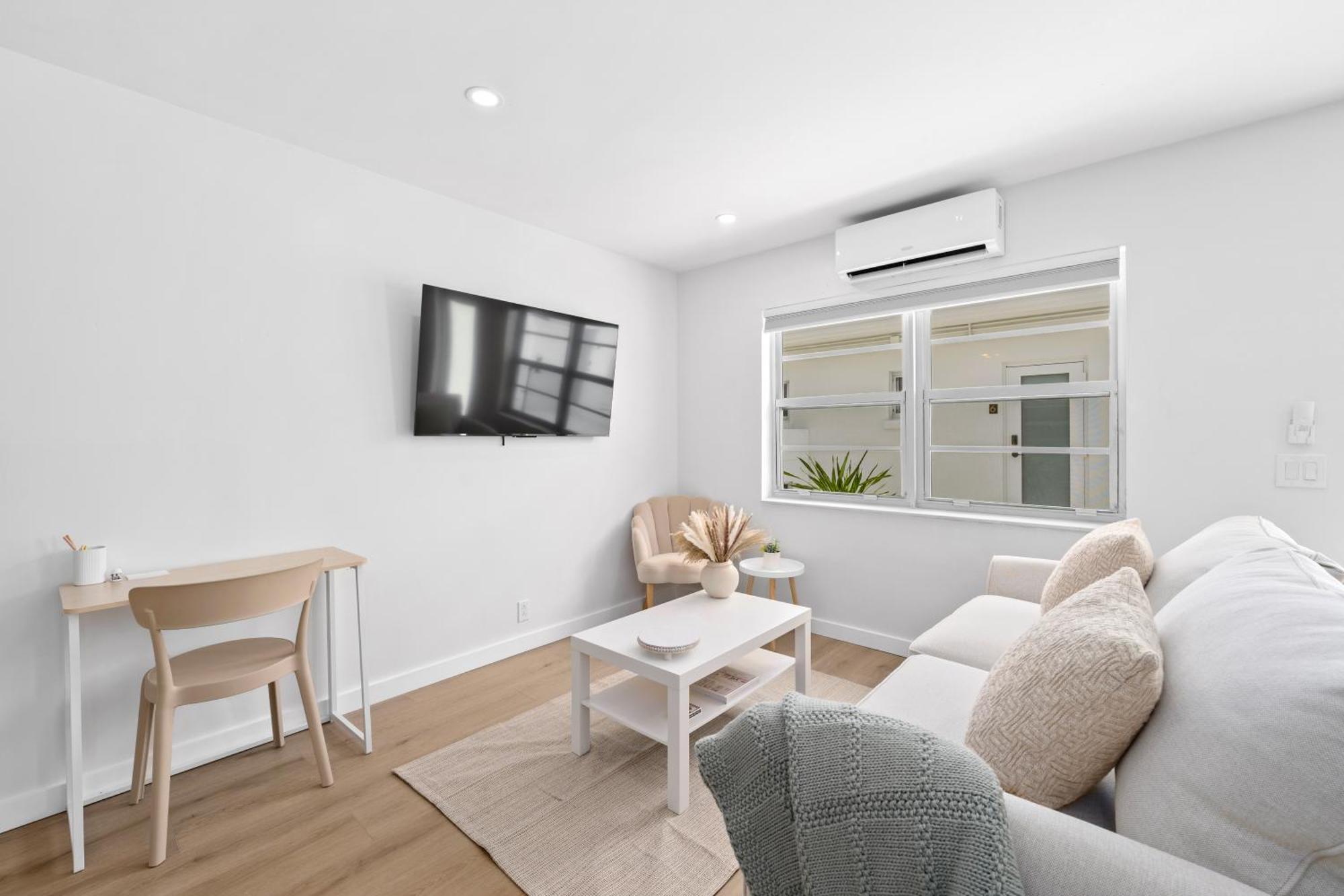Appartement M Worth - Modern Near West Palm Beach, Chic Retro Vibes, King Bed, Cozy Backyard, Bbq, Workspace, High-speed Internet, Free Parking, 5 Minutes To Downtown & Lake Worth Beach